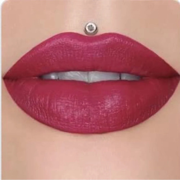 *Final Price* Jeffrey Star Velvet Trap Lipstick Entrapment NIB Matte Gorgeous! - Picture 1 of 3